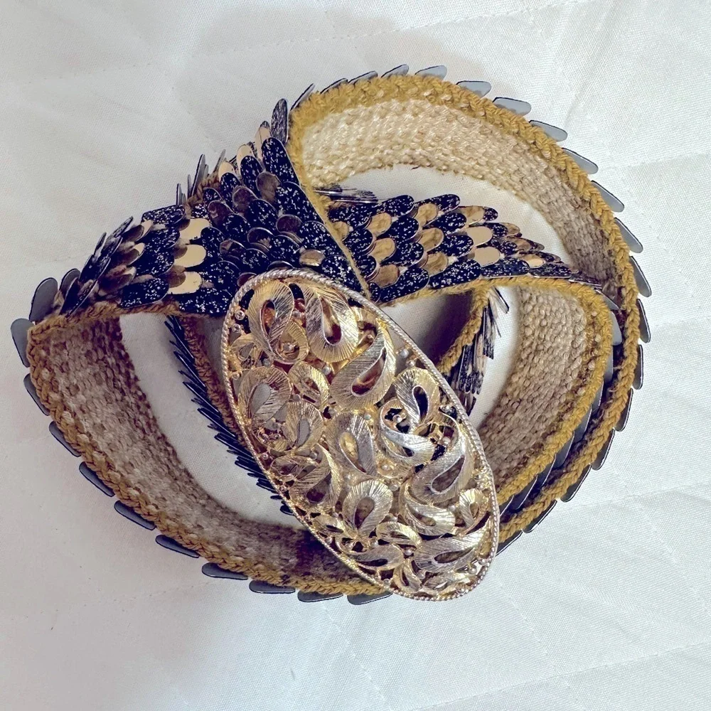 Womens Belt Black And Gold Shiny Flashy Adjustable Buckle Length 32”, Width 1”